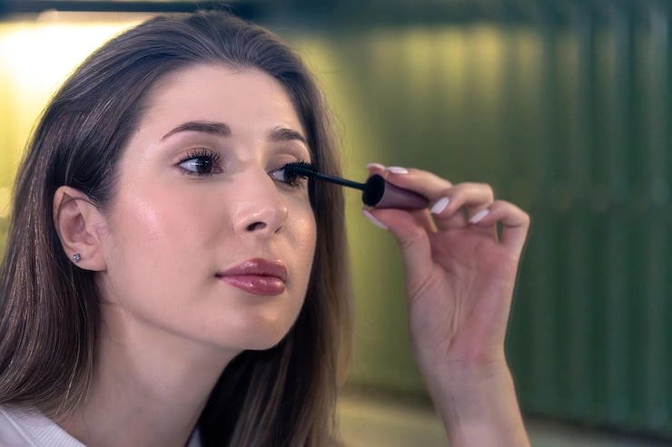 Mastering Eyeliner and Lashes in Soft Glam